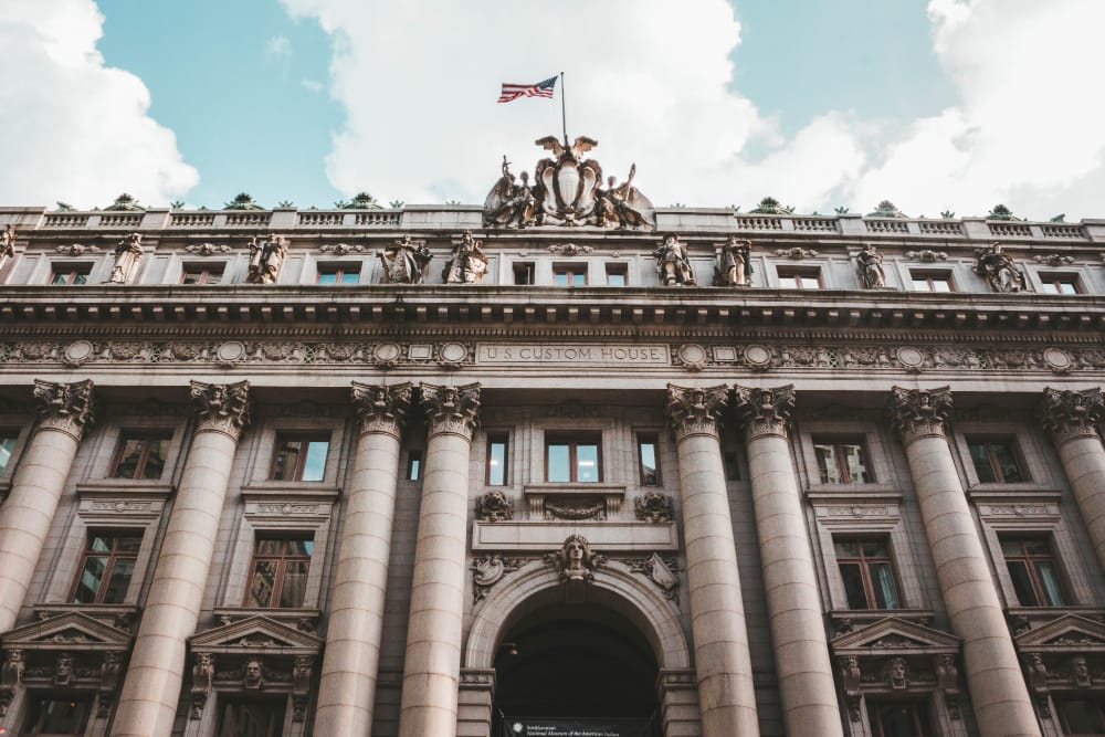 Bank of England Cuts Interest Rates to 4.5% Amid Economic Stagnation and Inflationary Pressures